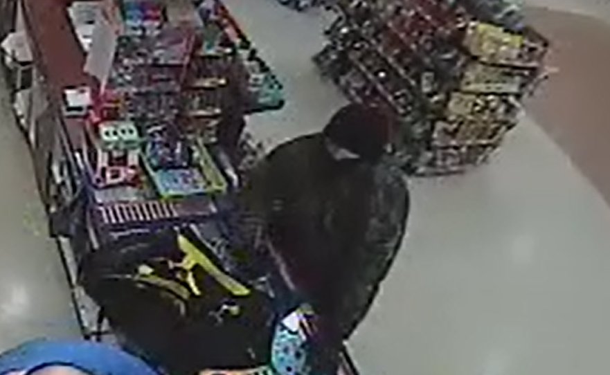 Cornwall police searching for armed robber