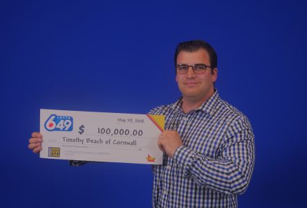 Cornwall man wins $100,000 with 6/49