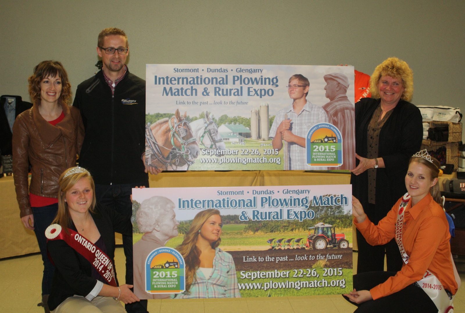Plowing match agreement signed for 2015 event