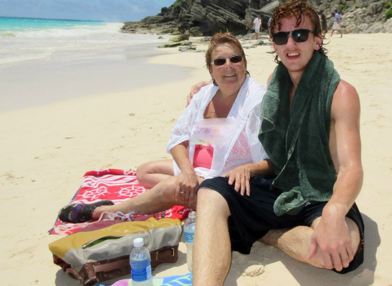 St. Andrews woman nearly drowns at Bermuda beach – Canadian hero saves her life