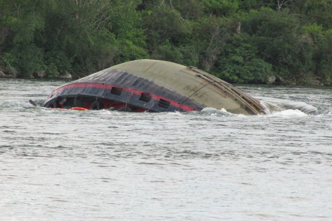 Tugboat salvage operations suspended, river current too strong