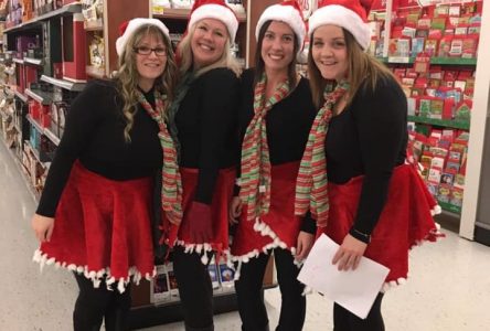 Community competes in Christmas scavenger hunt