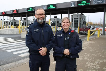 Signage at Cornwall Port of Entry now tri-lingual