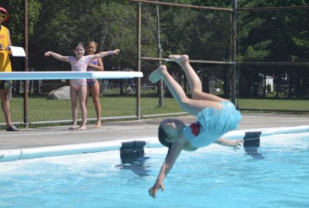 Splashing into summer at diving competition