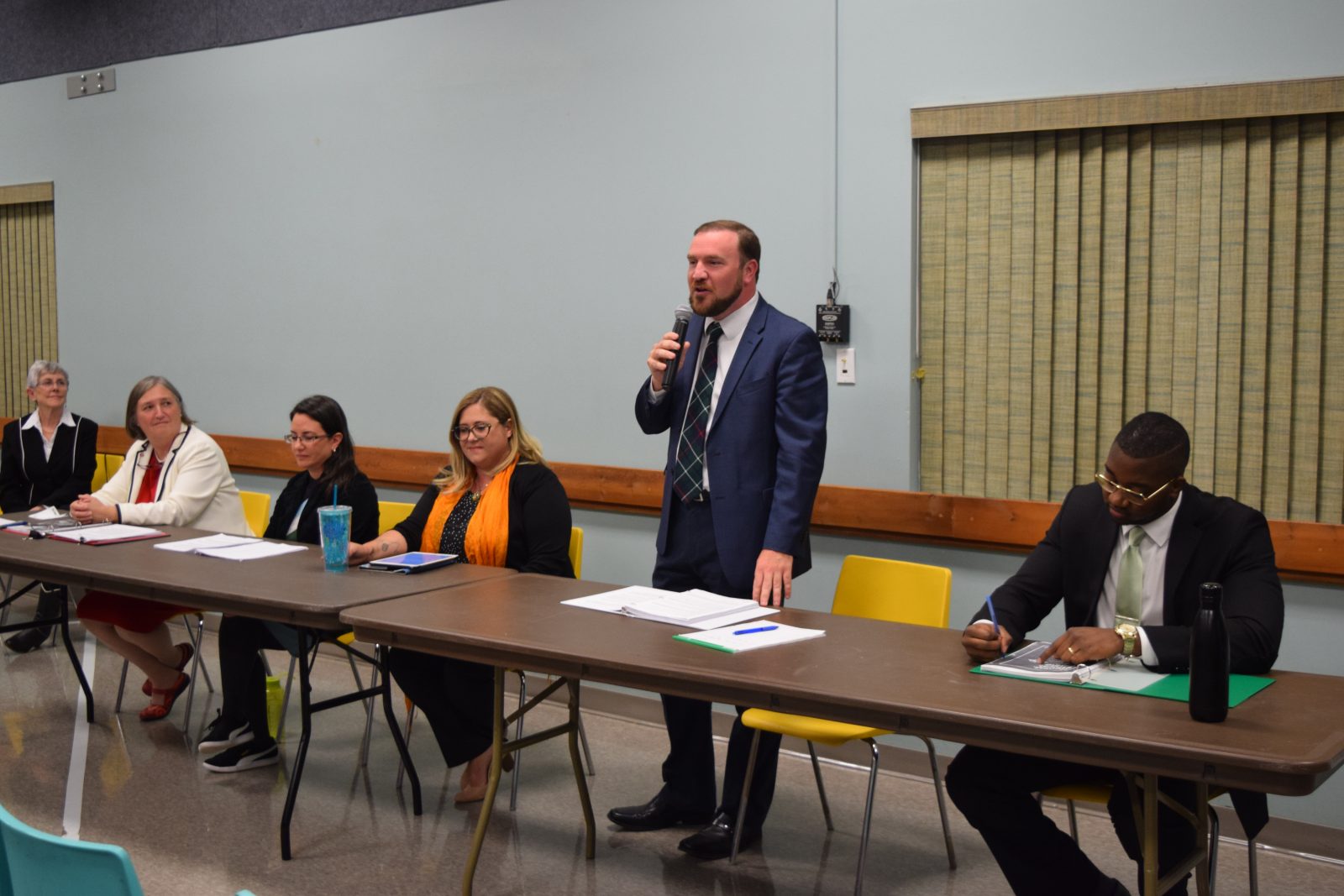 Candidates promise high speed internet, climate change plans in Martintown debate
