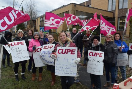 CUPE pickets at Parisien Manor for more support and resources