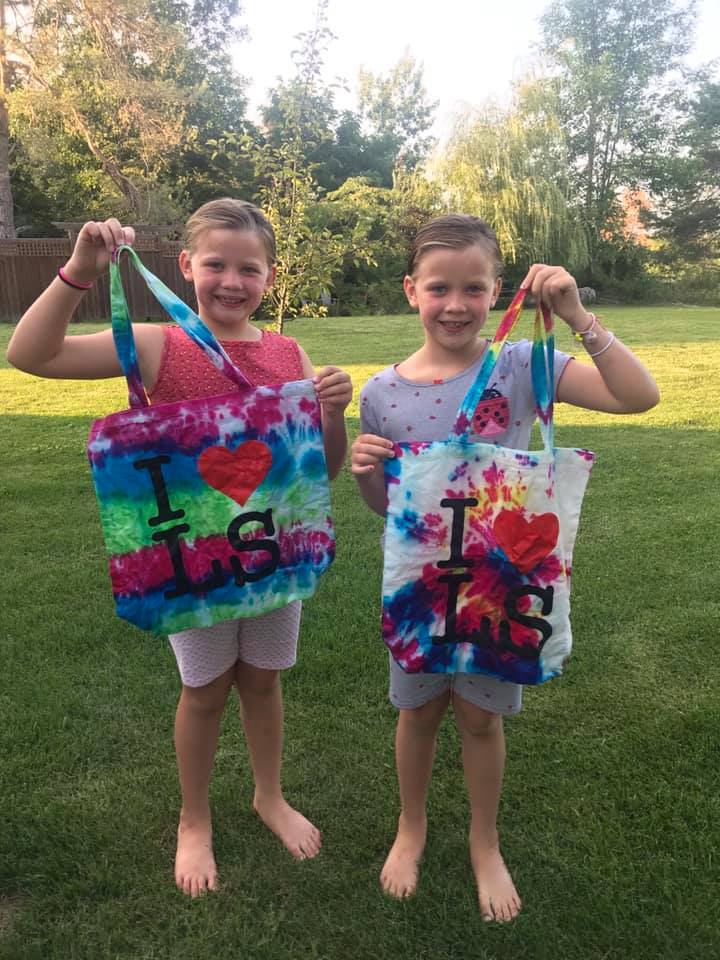 Tie-dying tote bags for some summer fun