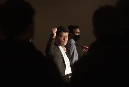 Unifor leader Jerry Dias retires early after going on medical leave