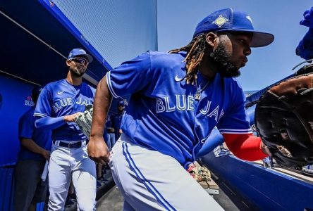 Blue Jays agree to new deals for 11 players, including Chapman, Guerreo Jr.