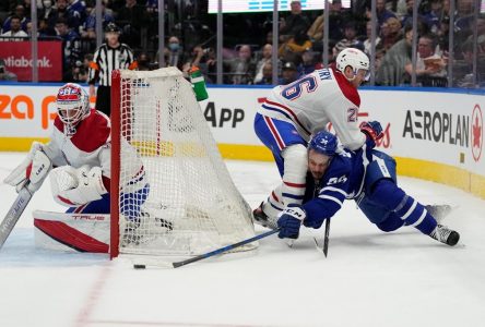 ‘It’s unreal’: Matthews scores two more, Leafs down Habs 3-2 to clinch playoff spot