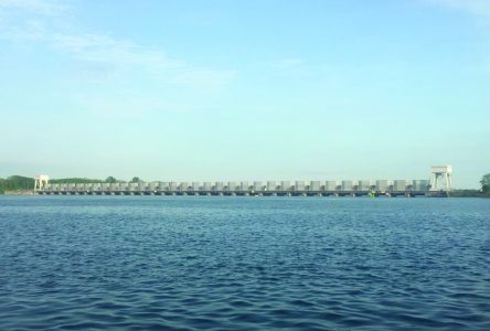 Iroquois control dam navigational gates temporarily closed