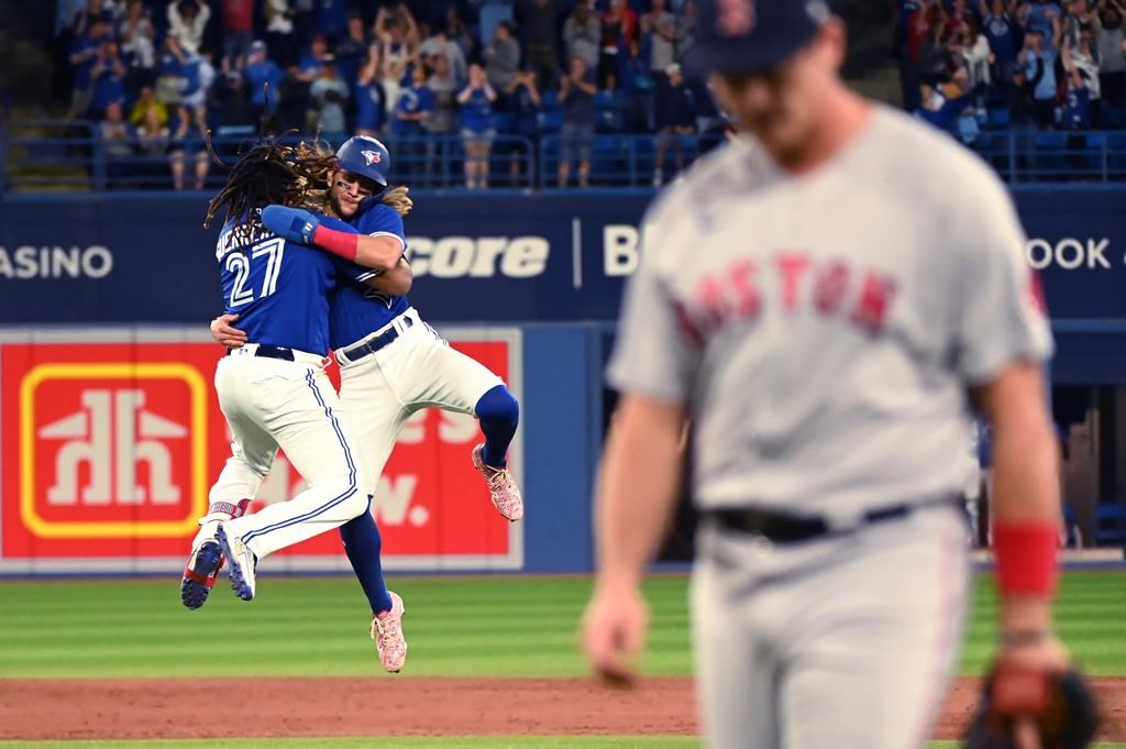 Blue Jays rally in ninth inning to clip Red Sox 6-5