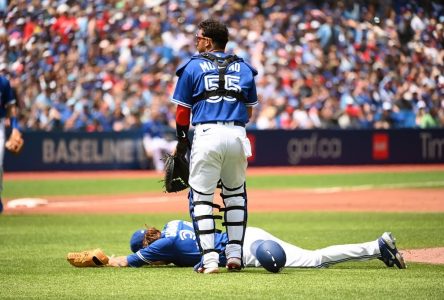 Blue Jays starter Kevin Gausman pulled from second inning with injured ankle