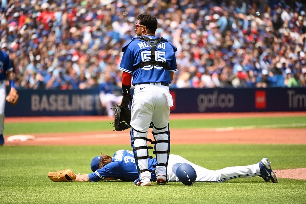 Blue Jays starter Kevin Gausman pulled from second inning with injured ankle