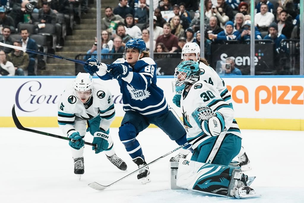 Marner ties franchise record with 18-game point streak, Leafs down Sharks 3-1