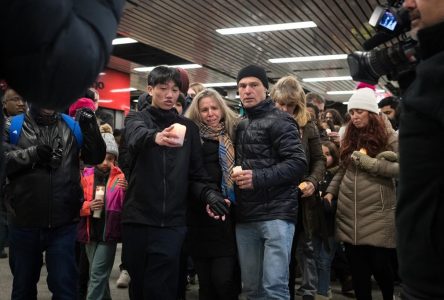 Mourners attend candlelight vigil for teen killed in Toronto subway station stabbing