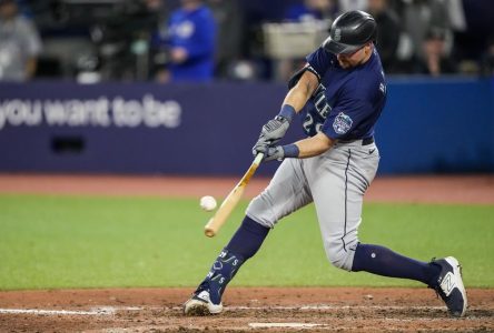 Raleigh’s 10th inning homer leads Mariners in snapping Blue Jays’ six-game win streak