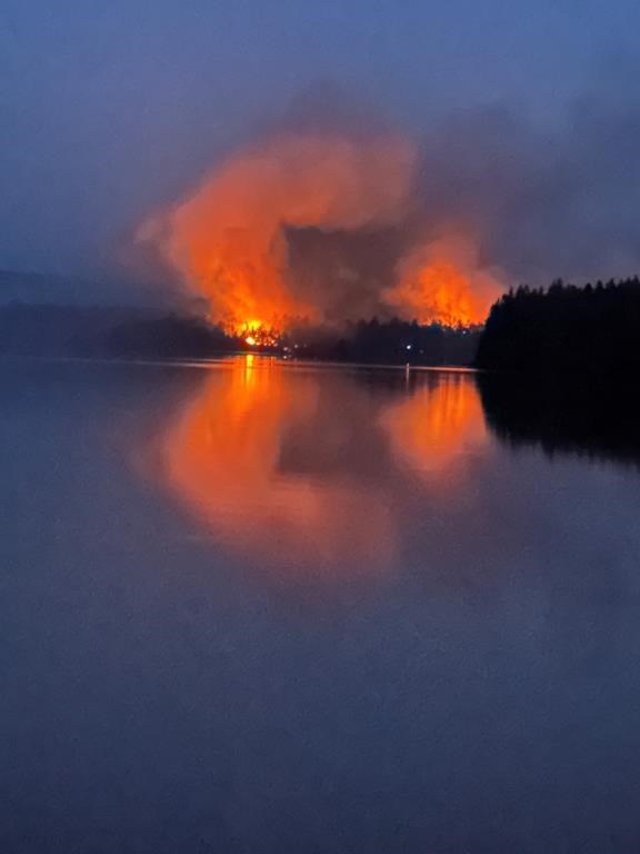 Some residents near Centennial Lake evacuate as Ontario wildfires burn: township
