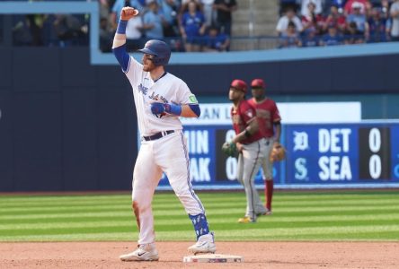 Blue Jays complete sweep of Diamondbacks at home with 7-5 victory