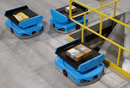 Amazon to open robotics-backed fulfilment centre in Southwold, Ont., will hire 1,000