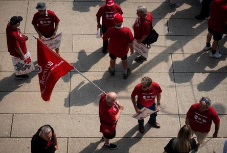 Unifor, Detroit Three kick off contract talks amid inflation, EV transition pressures