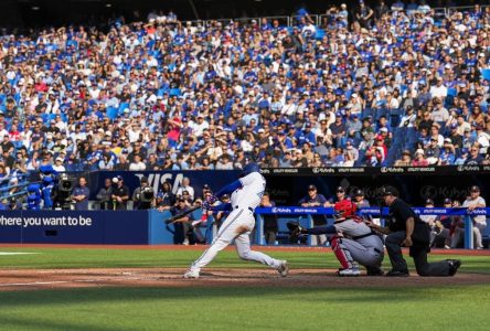 Chapman hits winning double as Blue Jays complete sweep of Red Sox with 3-2 victory