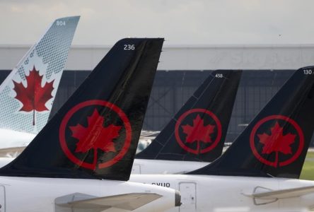 Air Canada pilots picket at Toronto’s Pearson as talks continue
