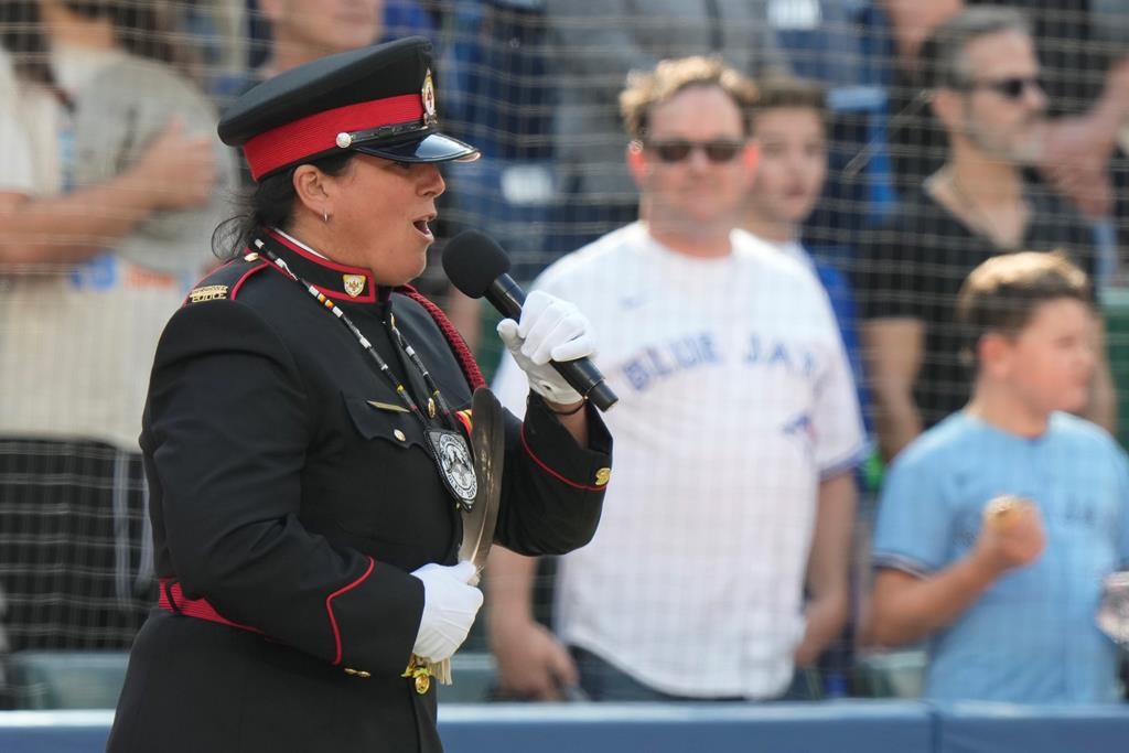Indigenous police officer hopes to inspire with trilingual ‘O Canada’ at Jays game