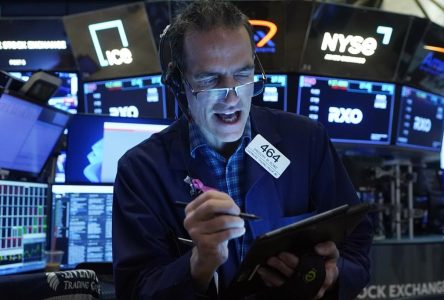 Canadian and U.S. markets rise after data show labour markets continue to cool