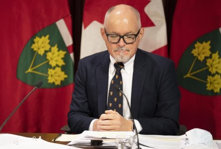 COVID-19 and flu set to peak over holiday season in Ontario; Moore urges vaccinations