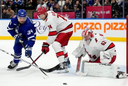 Visiting Hurricanes hold off struggling Leafs 3-2 for third consecutive win