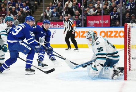 Marner’s four-point effort leads Leafs’ 7-1 thumping of Sharks, extend win streak