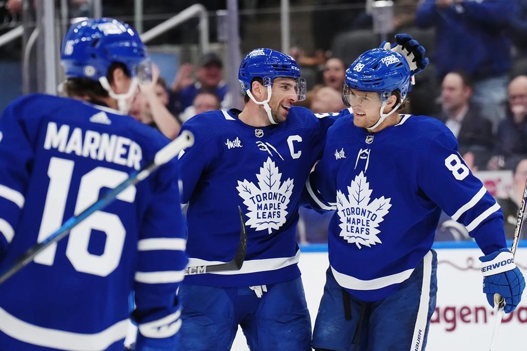 Maple Leafs score twice in 20 seconds in the third period, down Stars 5-4
