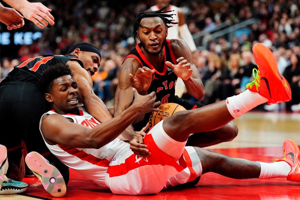 Growing pains as young Toronto Raptors fend off Houston Rockets 107-104