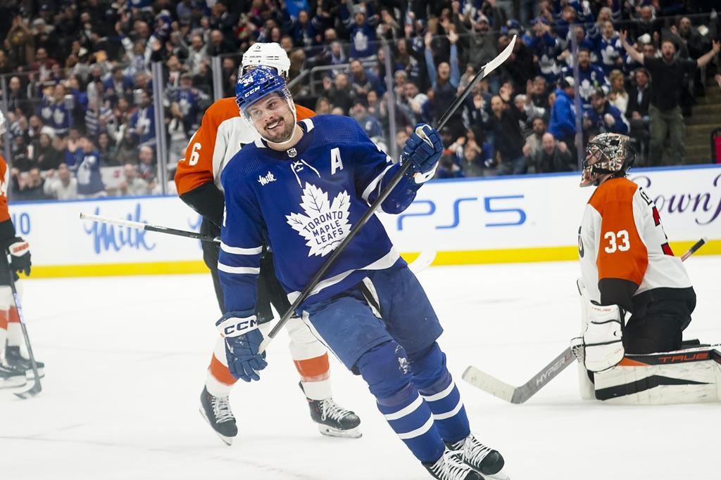 Matthews nets 5th hat trick of the season, Nylander scores in OT as Leafs top Flyers