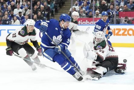 Marner stars at both ends, Leafs down Coyotes to hand Arizona its 14th straight loss
