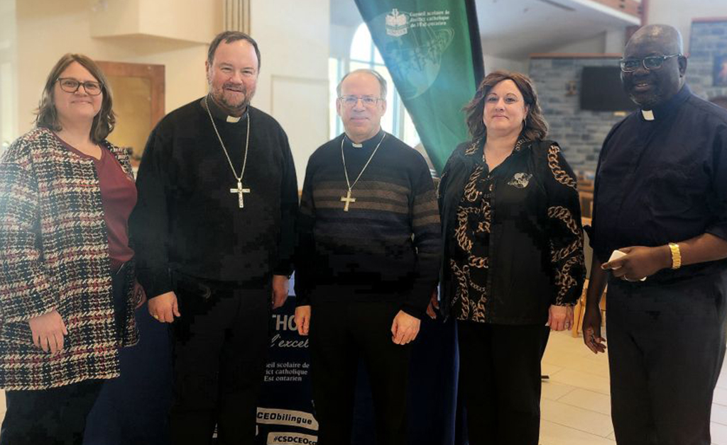 Rencontre symbolique du CSDCEO et de l’Archidiocèse d’Ottawa-Cornwall