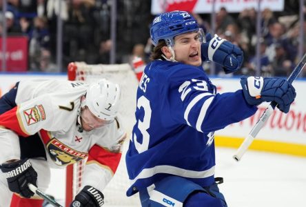 Matthews scores two more, Leafs hang on to beat Panthers in potential playoff preview