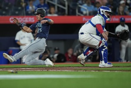 Raleigh hits two-run homer in 10th inning as Mariners top Blue Jays 6-1