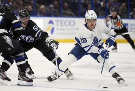 William Nylander returns to Maple Leafs lineup for Game 4 against Bruins