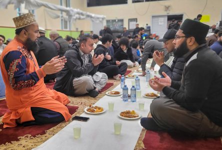 Hundreds Gather for Iftar Dinner at Masjid Al Aqsa in Cornwall