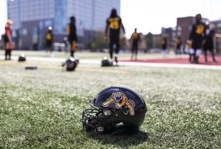 Hamilton Tiger-Cats to add Mike Walker, Bernie Custis to Wall of Honour